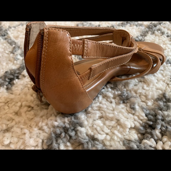 Söfft Leather Tan Gladiator Platform Sandals - Picture 2 of 4